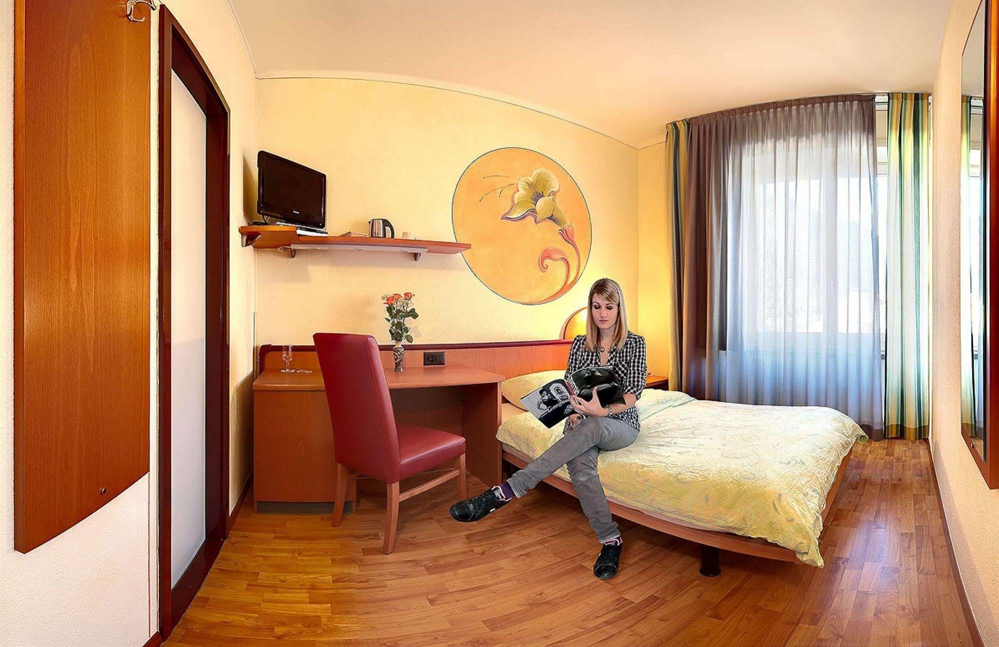 Al Giardinetto Hotell Biasca Exteriör bild